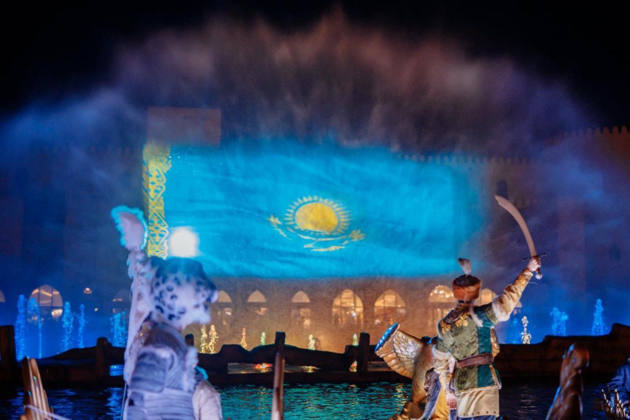 Karavansaray Turkistan Harbour Hotel -Flying Theatre Access Εξωτερικό φωτογραφία The flag of Kazakhstan