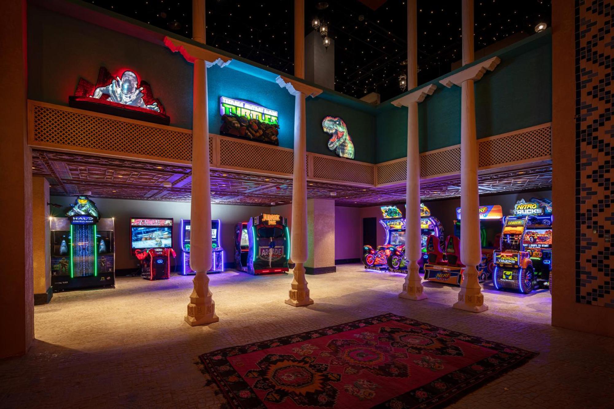 Karavansaray Turkistan Harbour Hotel -Flying Theatre Access Εξωτερικό φωτογραφία The arcade at the MGM Grand Hotel