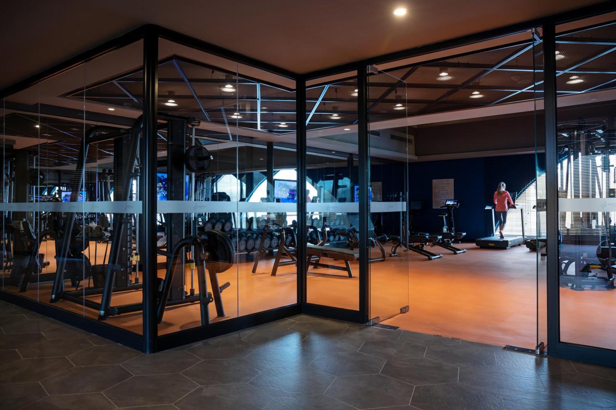 Karavansaray Turkistan Harbour Hotel -Flying Theatre Access Εξωτερικό φωτογραφία The gym at the hotel